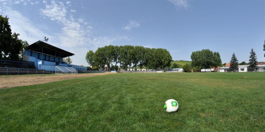 FOTBALOV STADION HUSTOPEE